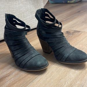 Free People size 7  1/2  black suede boots with wooden hill. Great condition!